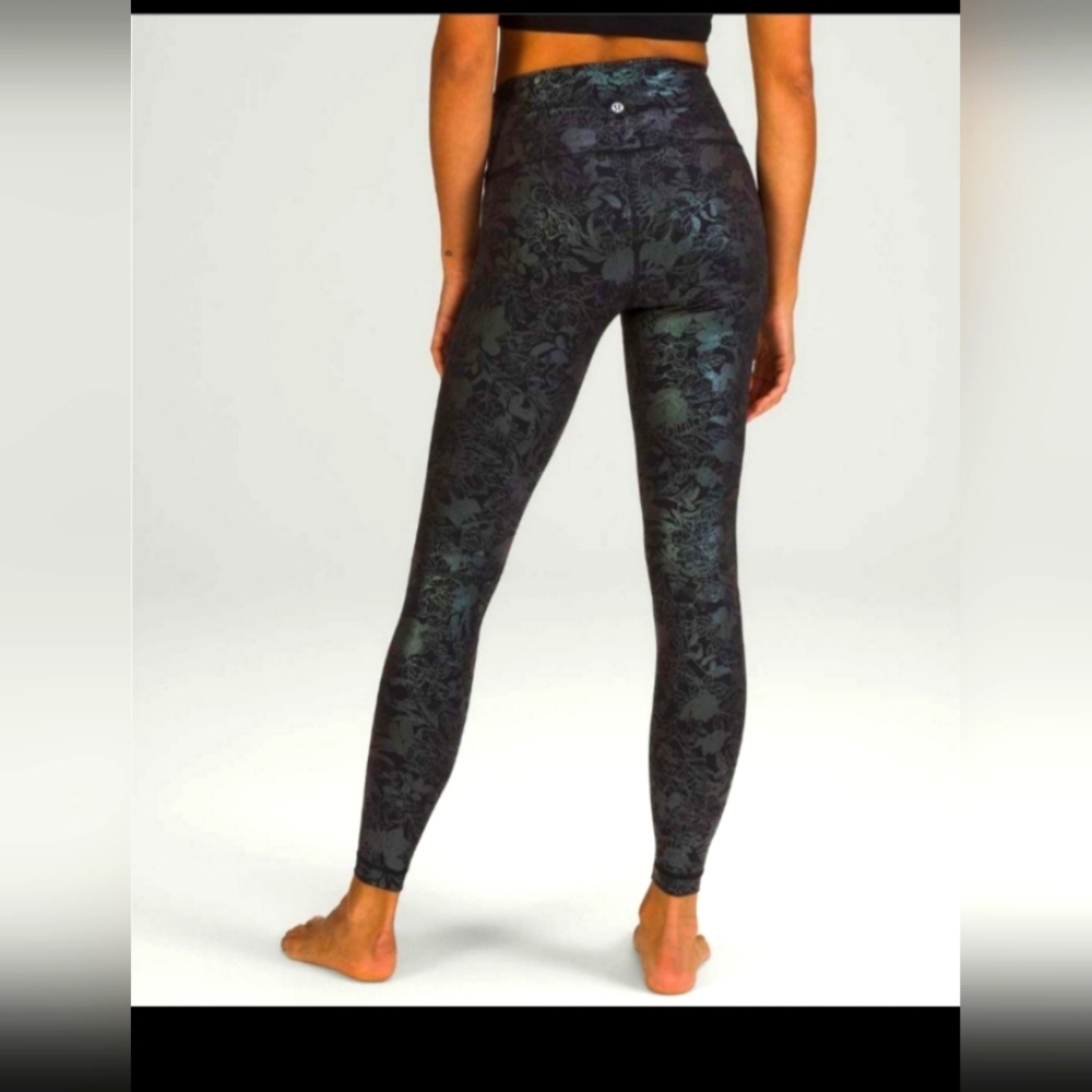 NWT! Lululemon Wunder Under HR legging Foil Size 10 absolutely gorgeous 😍